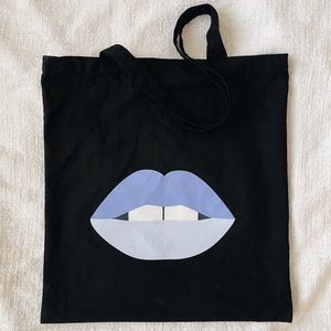 Lip tote bag